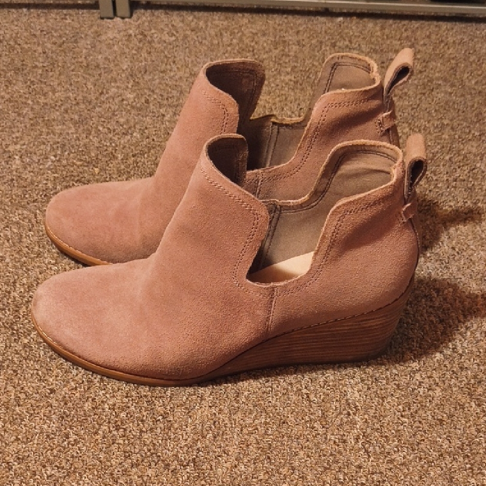 Toms Women's Tan Suede Ankle Booties